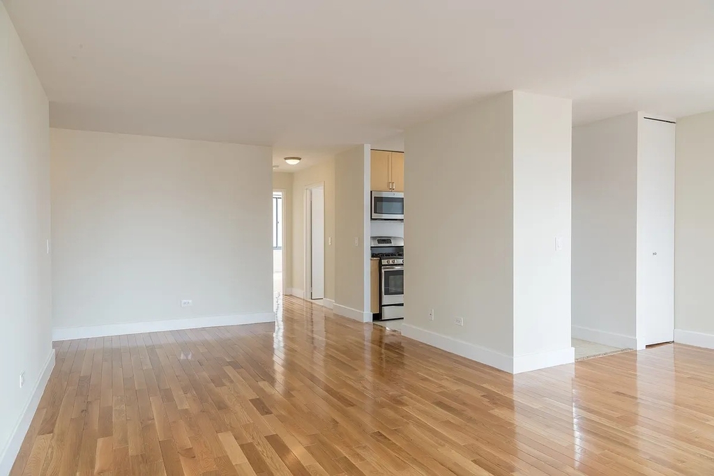 West 48th Street - Photo 1