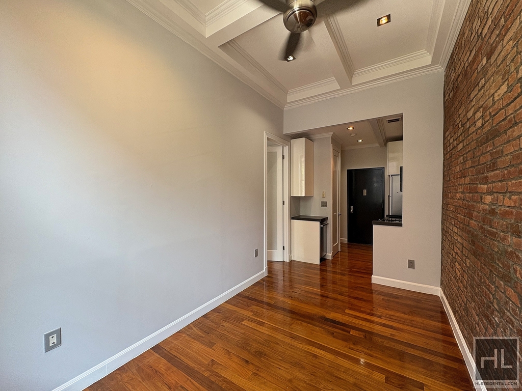 East 11th Street - Photo 4