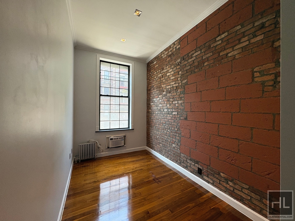 East 11th Street - Photo 2