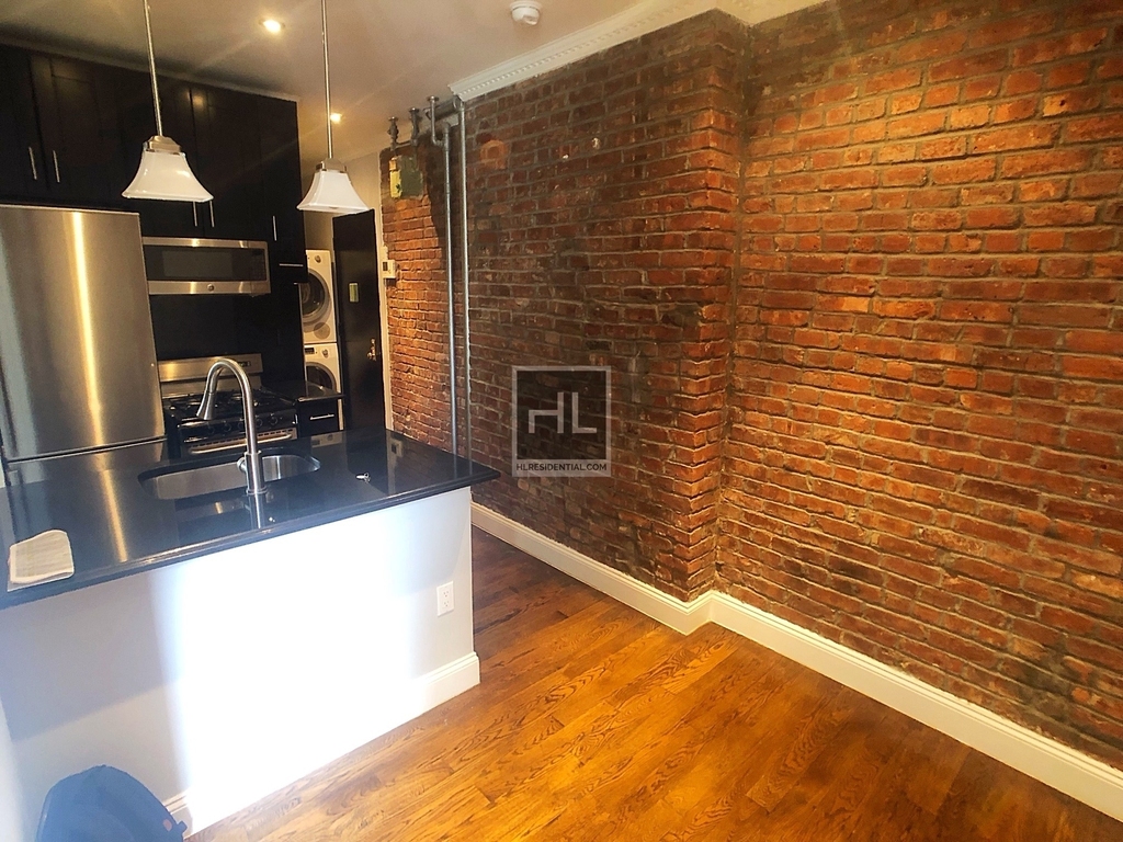 East 106 Street - Photo 1