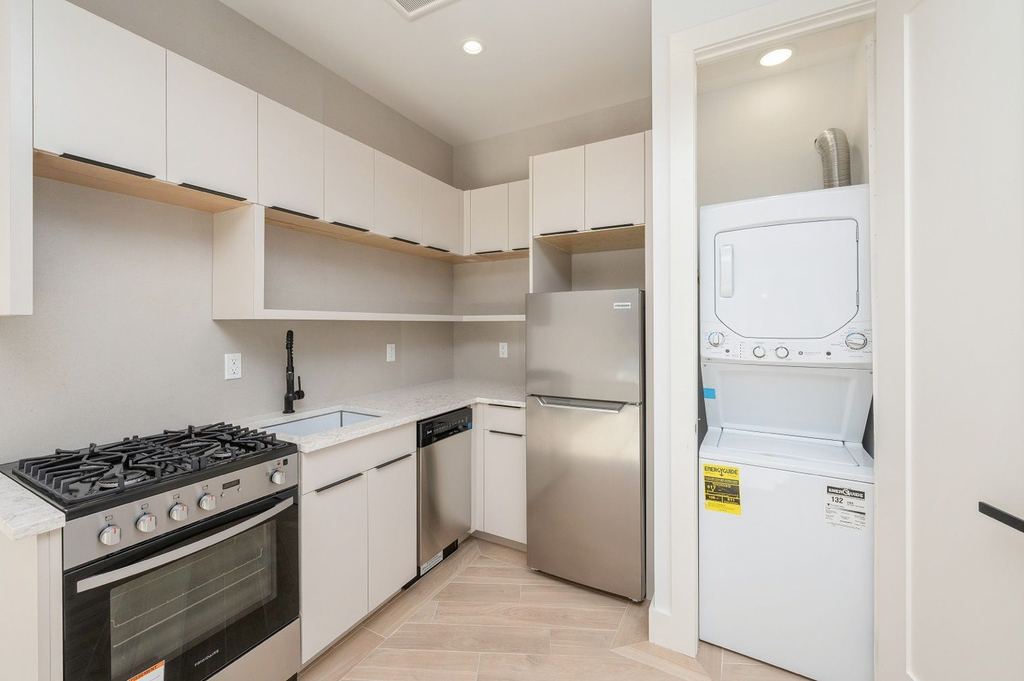 Copy of 80 North Moore, Unit 80-07n - Photo 0