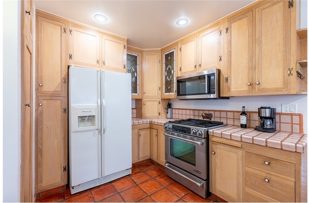 424 W 11th - Photo 8