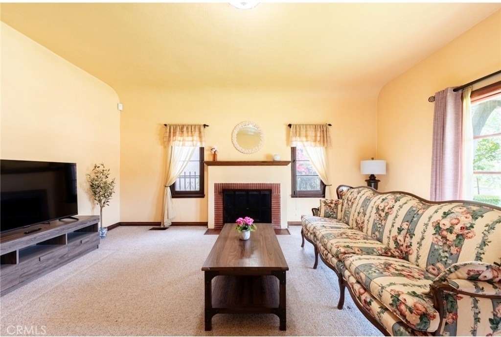 424 W 11th - Photo 4