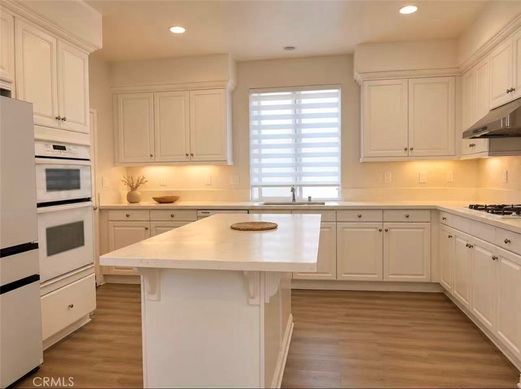 8062 Holland Park St - Photo 3