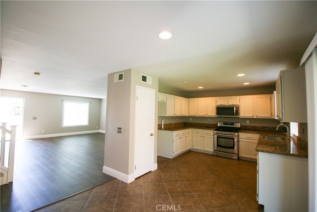 25352 Mountain Springs Street - Photo 3