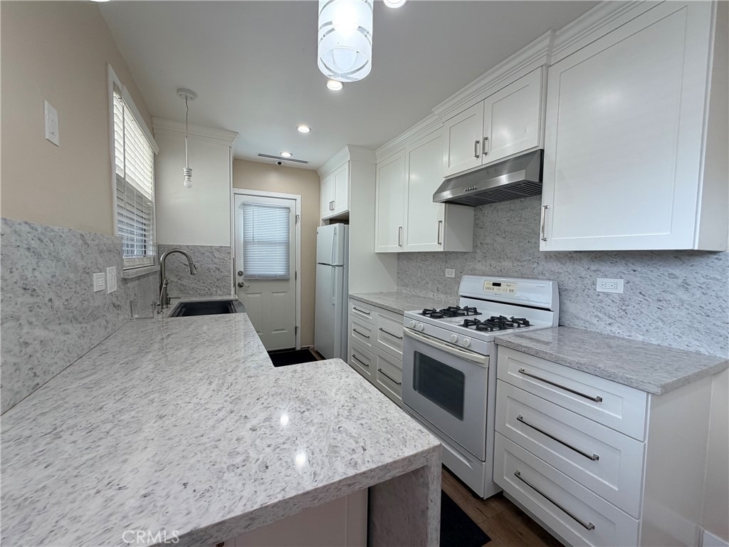 10971 Roscoe - Photo 5