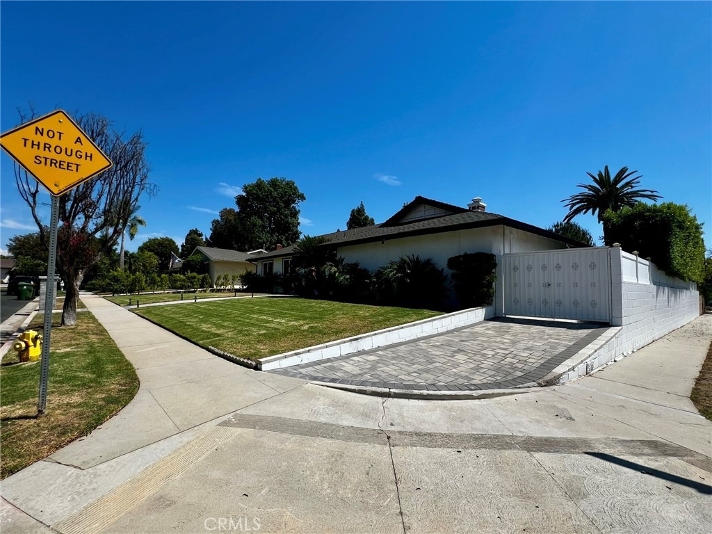 17170 Vintage Street - Photo 2