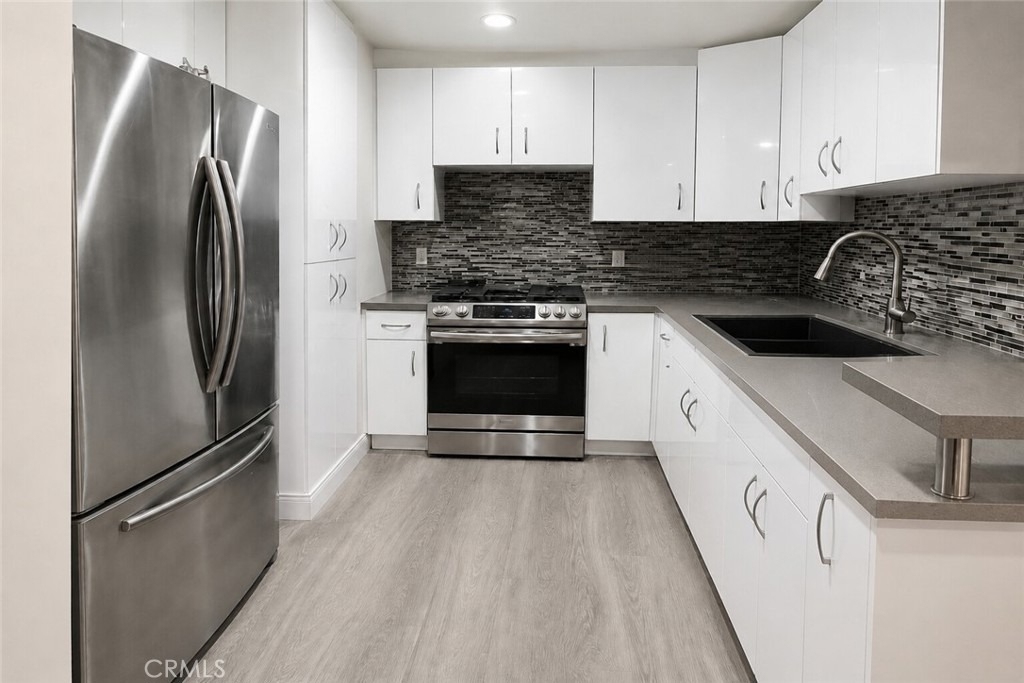 15455 Sherman Way - Photo 4