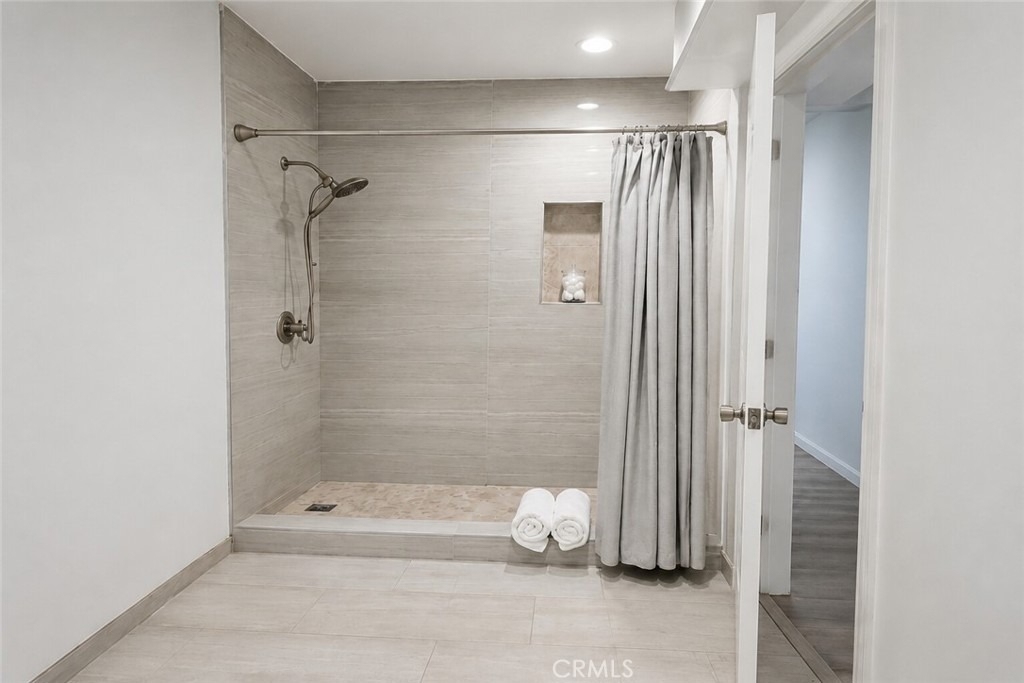 15455 Sherman Way - Photo 7