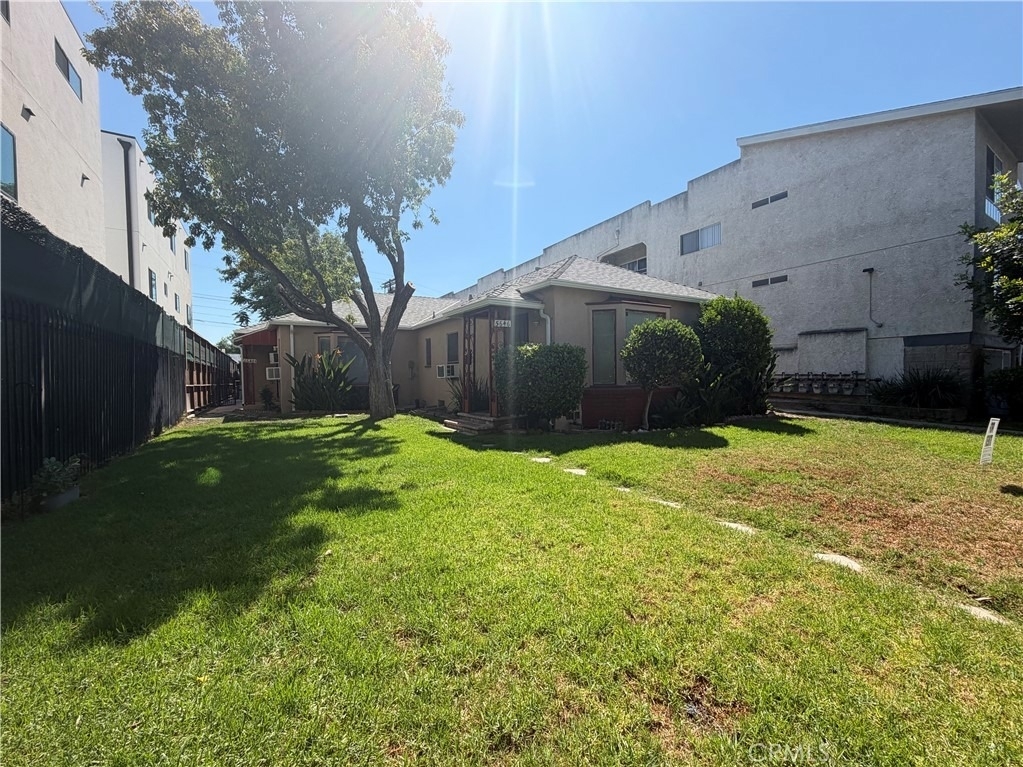 5646 3/4 Farmdale Avenue - Photo 9