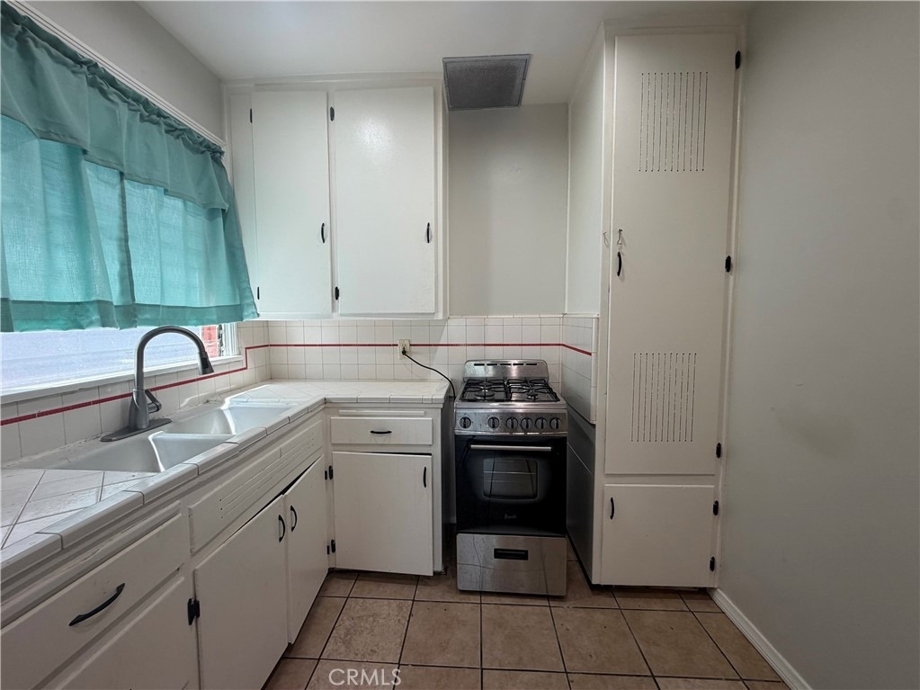 5646 3/4 Farmdale Avenue - Photo 5