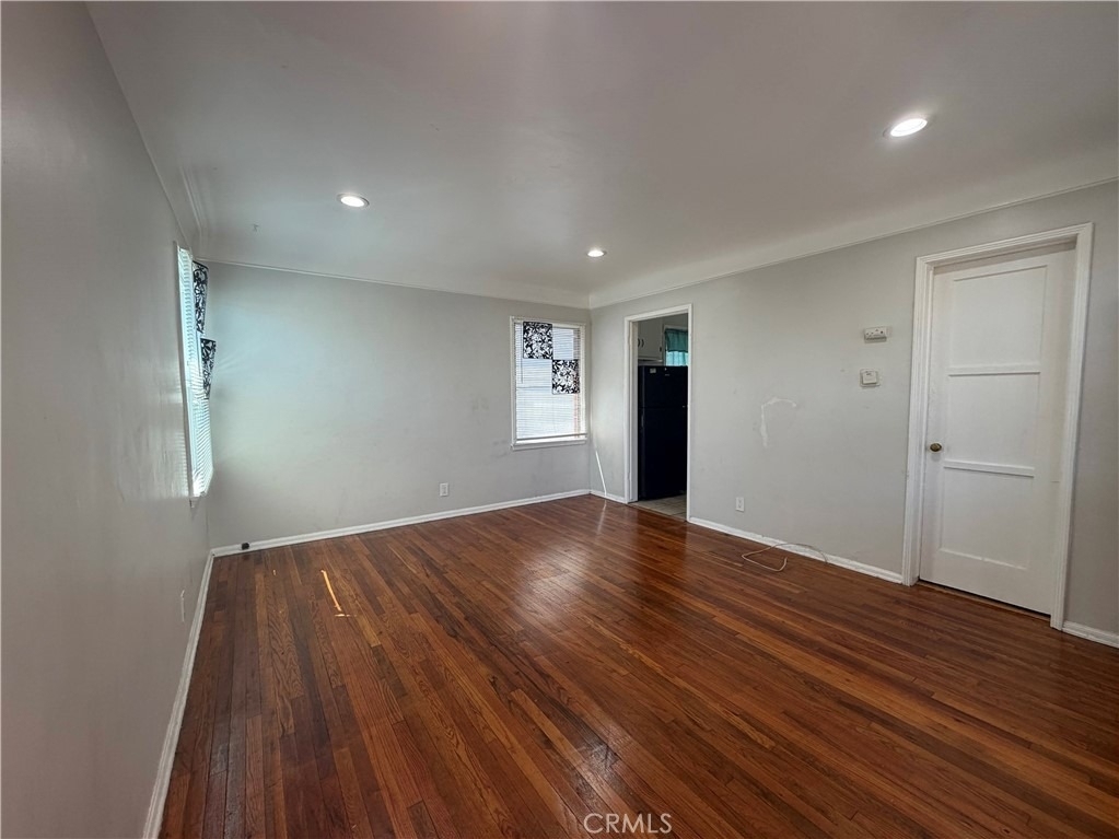 5646 3/4 Farmdale Avenue - Photo 1