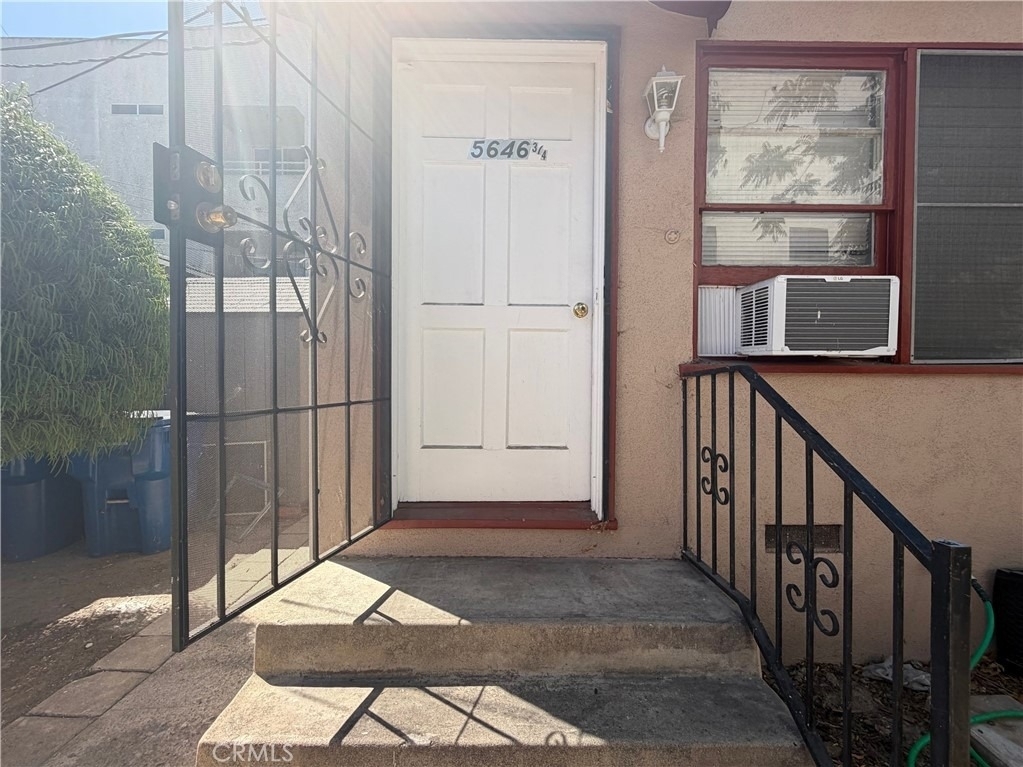 5646 3/4 Farmdale Avenue - Photo 10