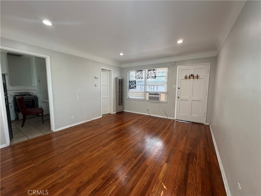 5646 3/4 Farmdale Avenue - Photo 3