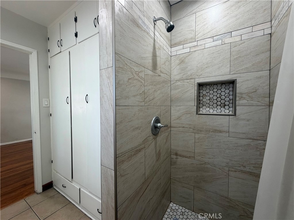 5646 3/4 Farmdale Avenue - Photo 8