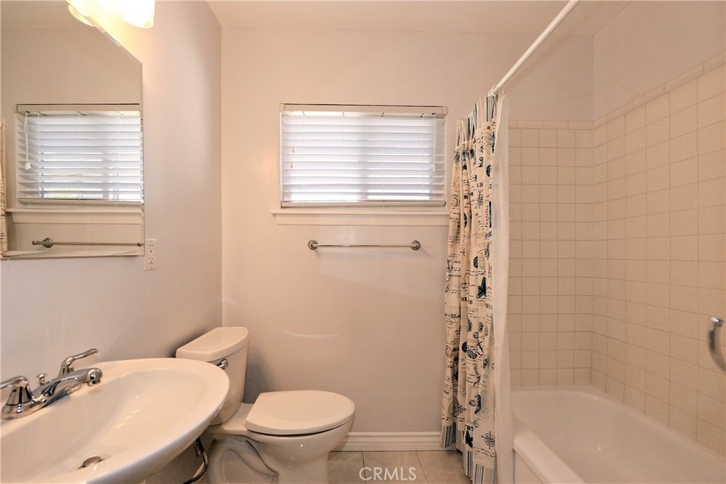 5754 Wish Avenue - Photo 8