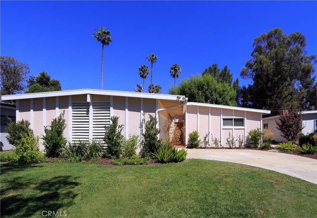 5754 Wish Avenue - Photo 11