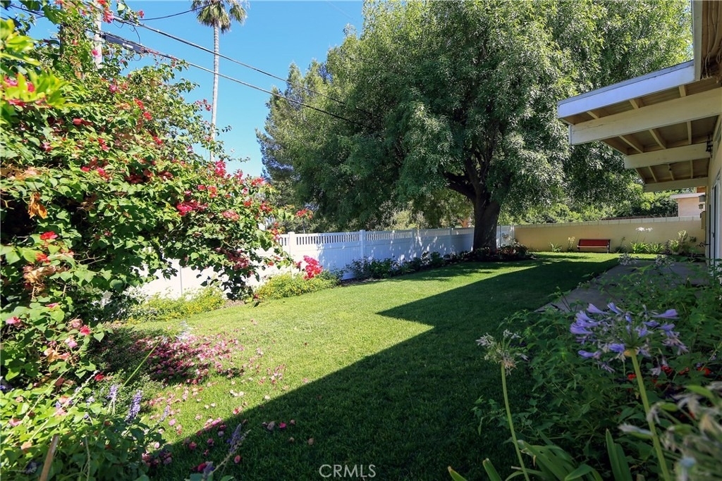 5754 Wish Avenue - Photo 10