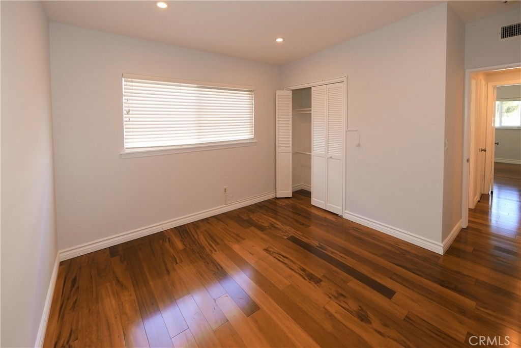 5754 Wish Avenue - Photo 7