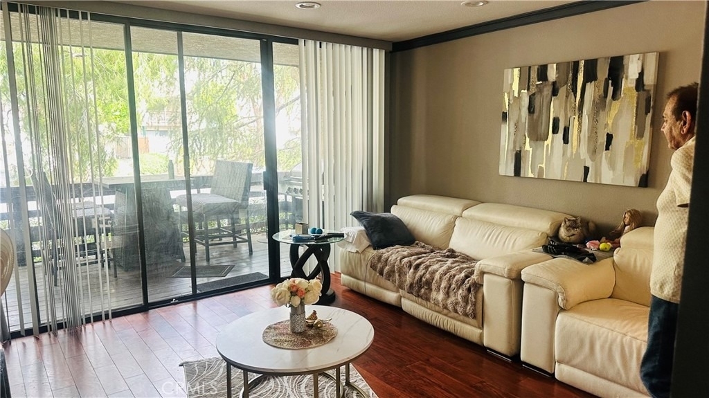 5711 Owensmouth - Photo 4