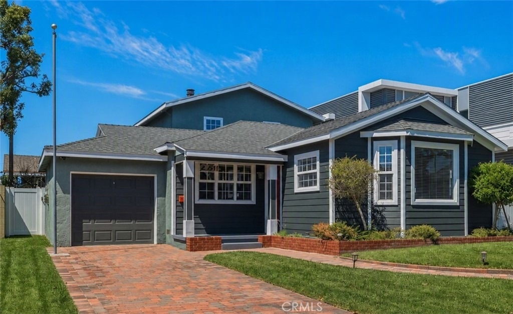 2611 Alvord Lane - Photo 0