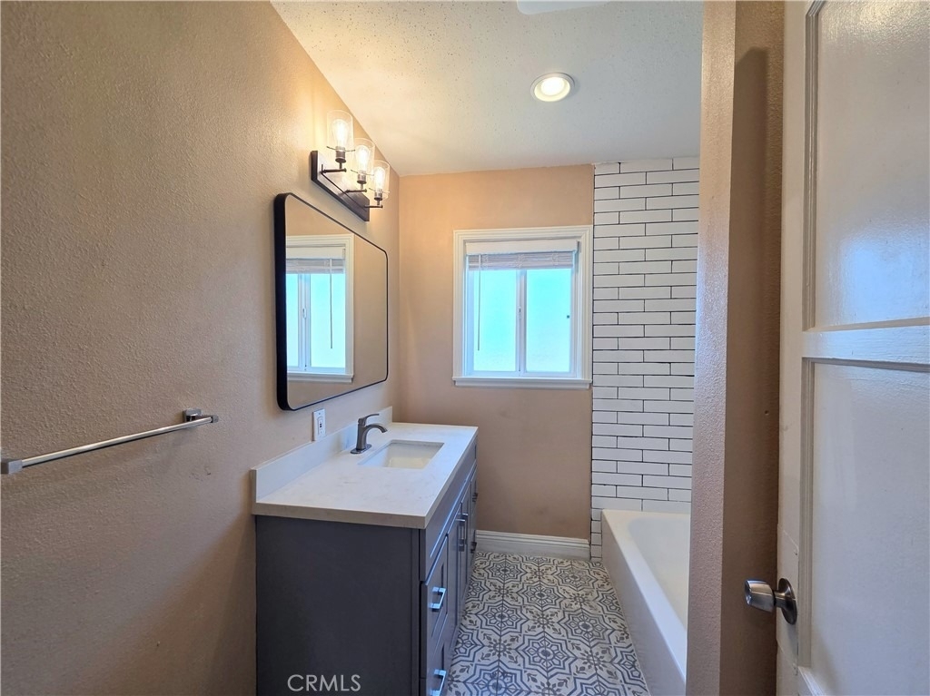 705 N Hillford Avenue - Photo 18