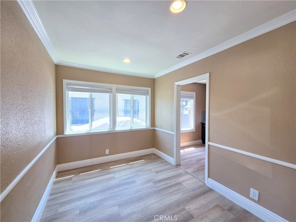 705 N Hillford Avenue - Photo 7