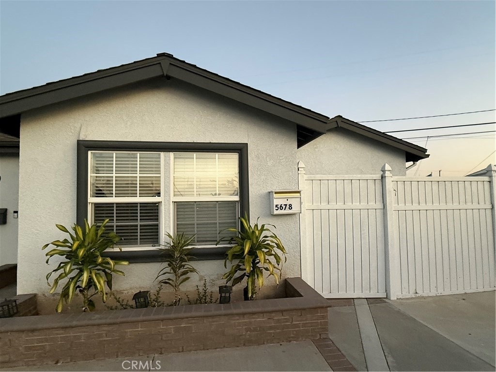 5678 Oak Pl - Photo 1