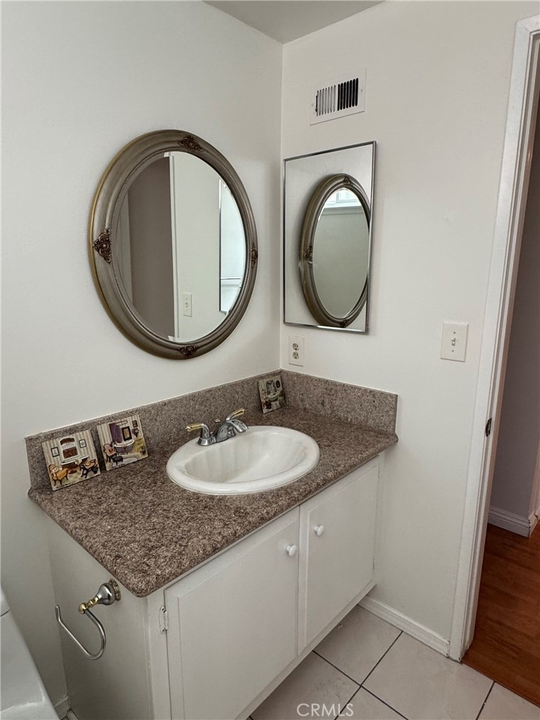 5355 Duncannon Ave - Photo 12