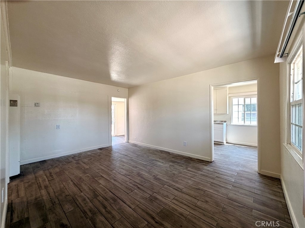 7536 White Oak Avenue - Photo 3