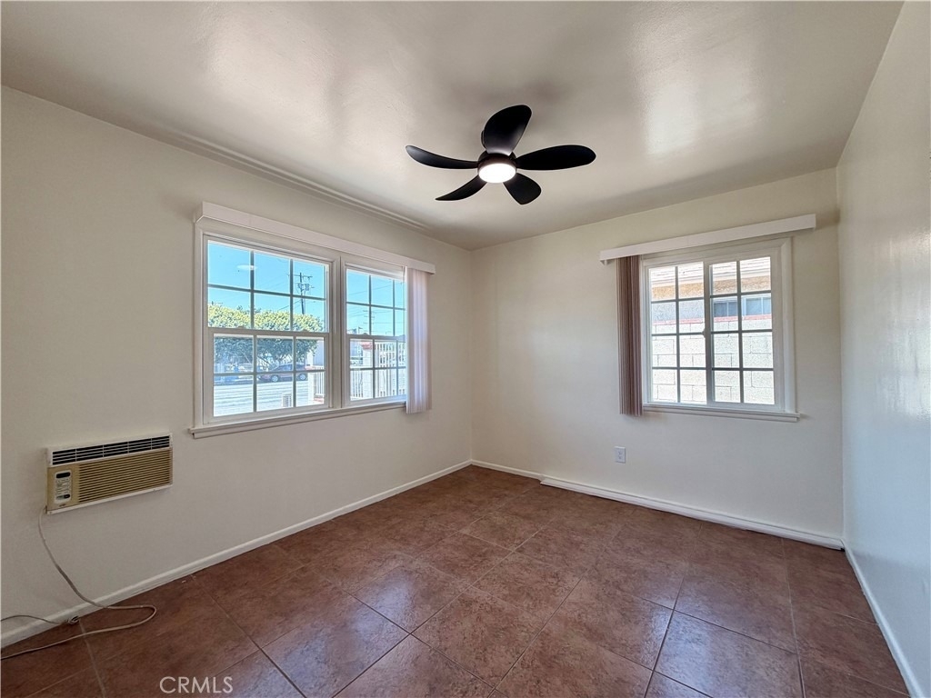 7536 White Oak Avenue - Photo 5
