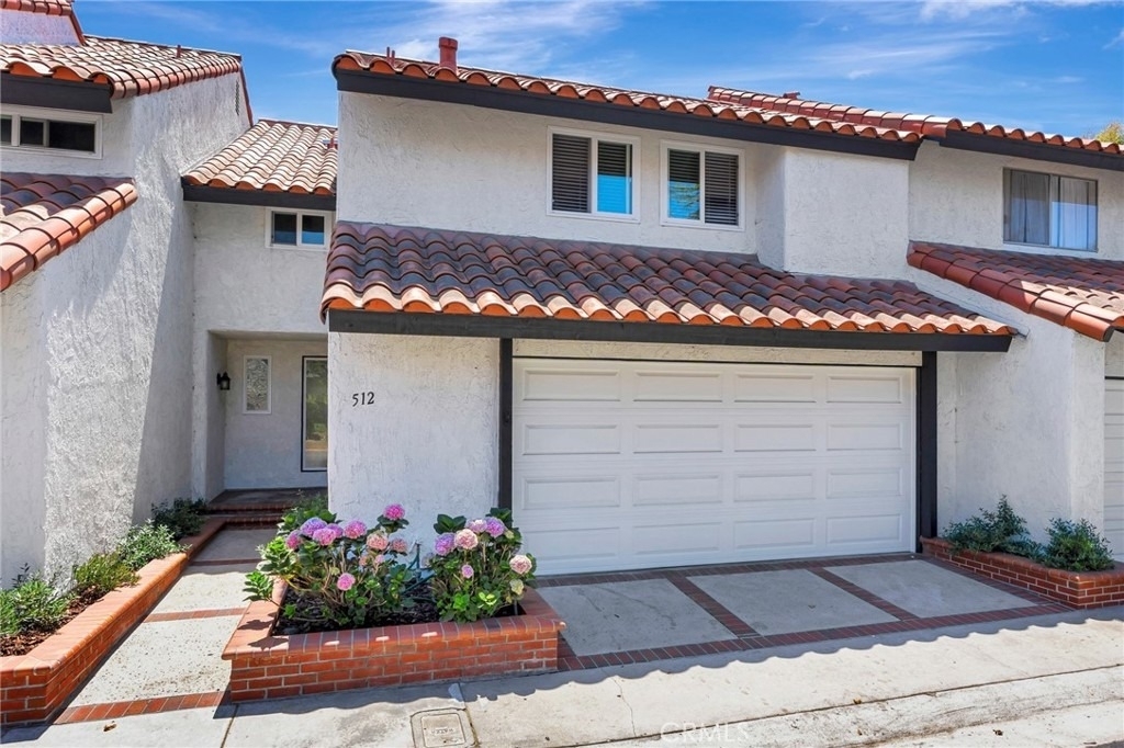 512 Amber Drive - Photo 0