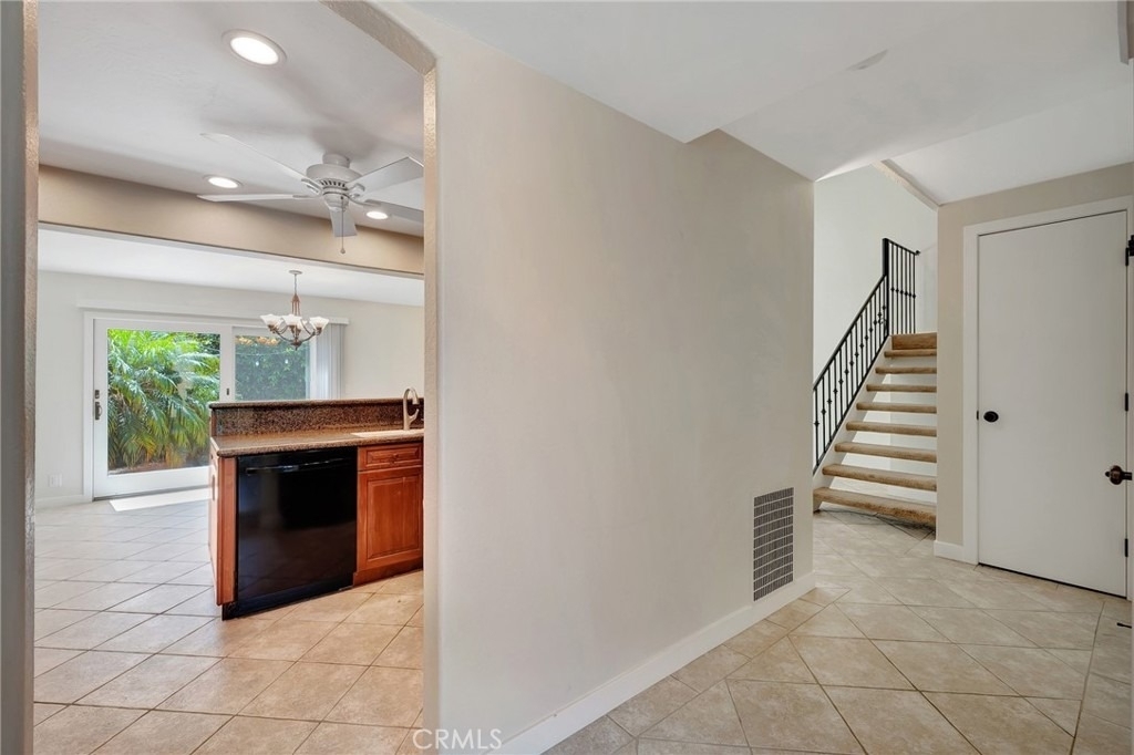 512 Amber Drive - Photo 2