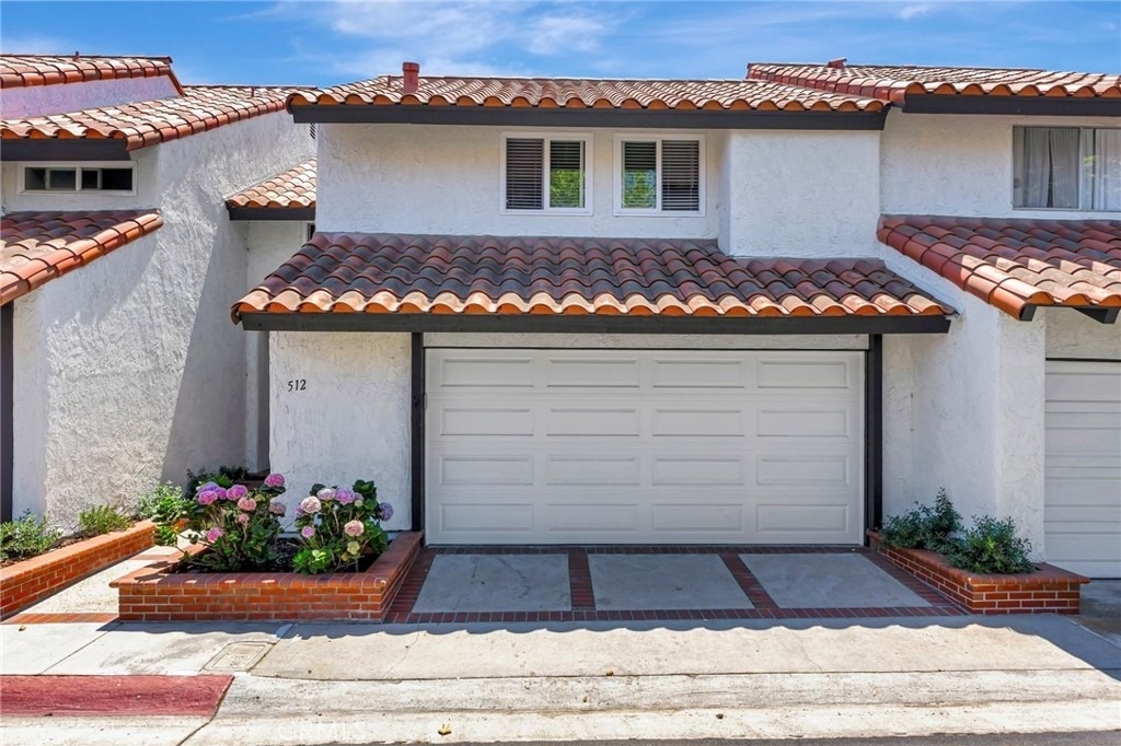 512 Amber Drive - Photo 1
