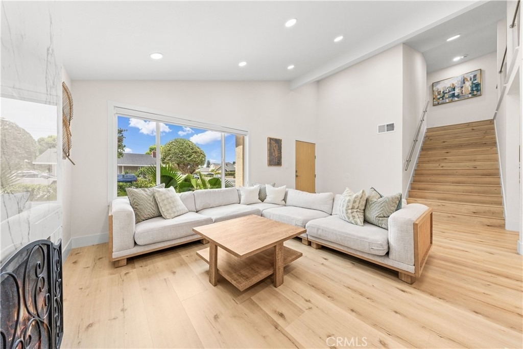 4311 Pioneer St - Photo 4