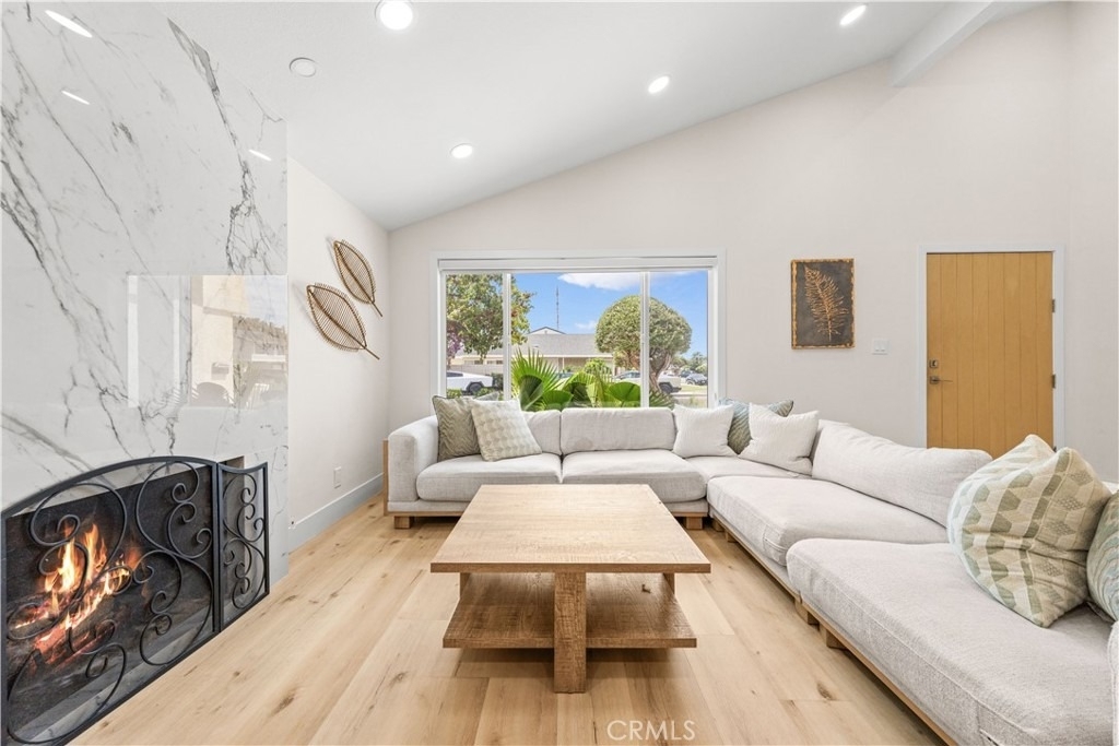 4311 Pioneer St - Photo 3