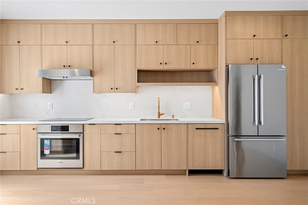 314 E 16th - Photo 1