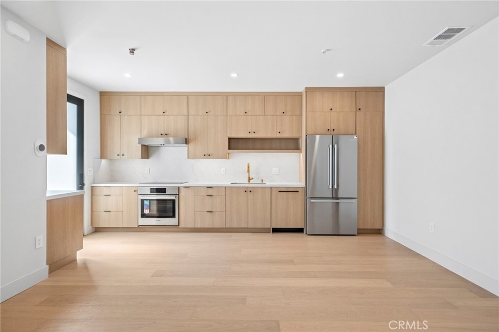 314 E 16th - Photo 2