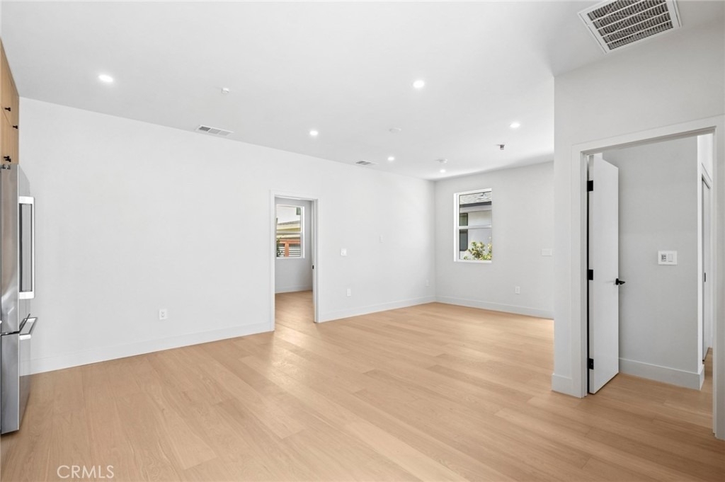 314 E 16th - Photo 3