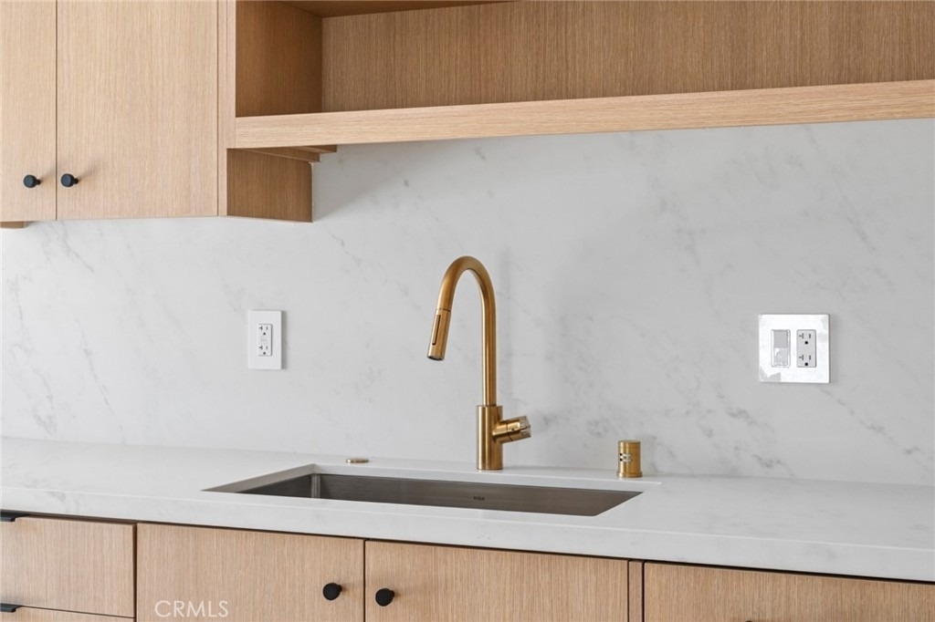 314 E 16th - Photo 15