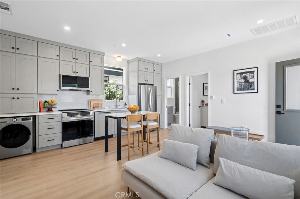 314 E 16th - Photo 3