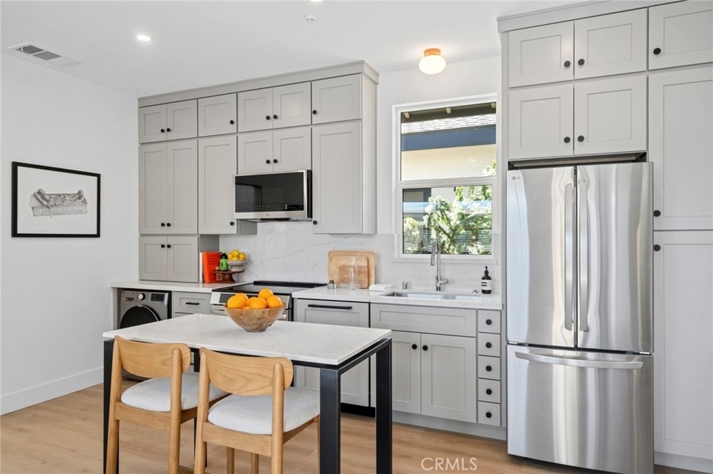 314 E 16th - Photo 1