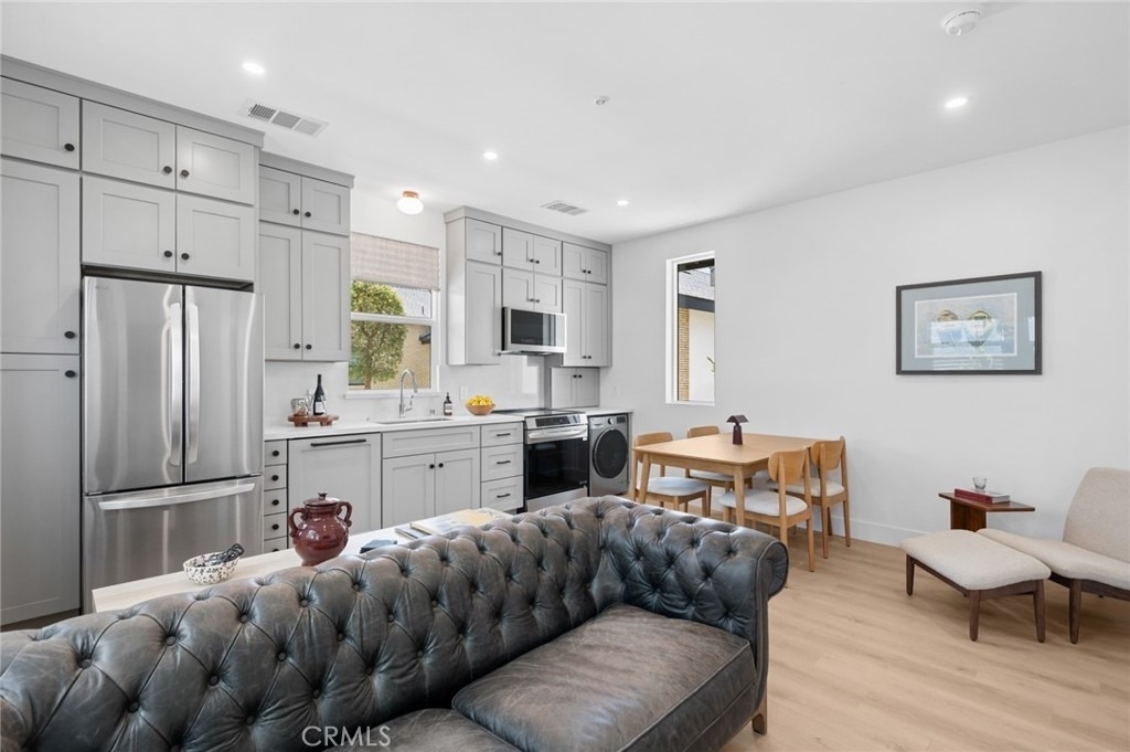 314 E 16th - Photo 7