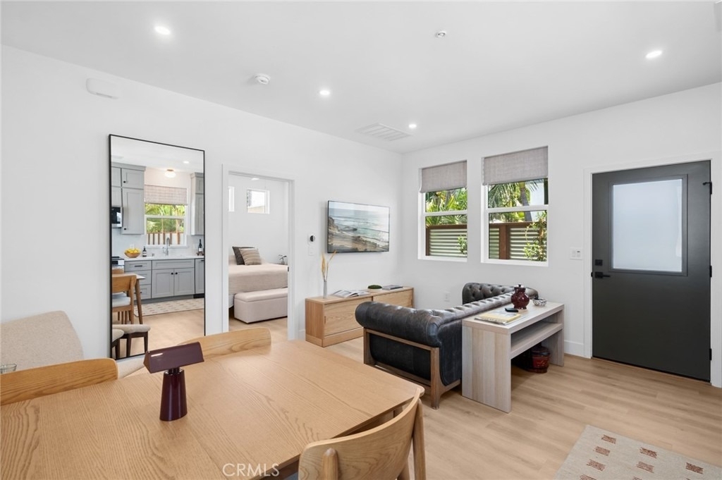 314 E 16th - Photo 2