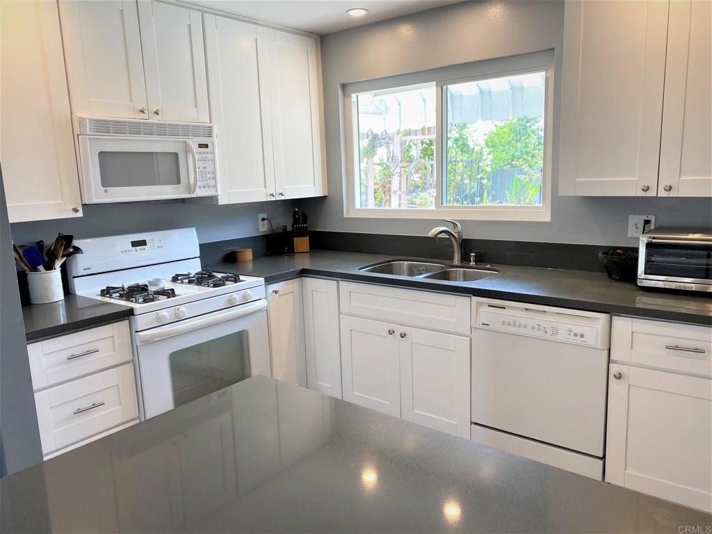 1421 Temple Heights Drive - Photo 2