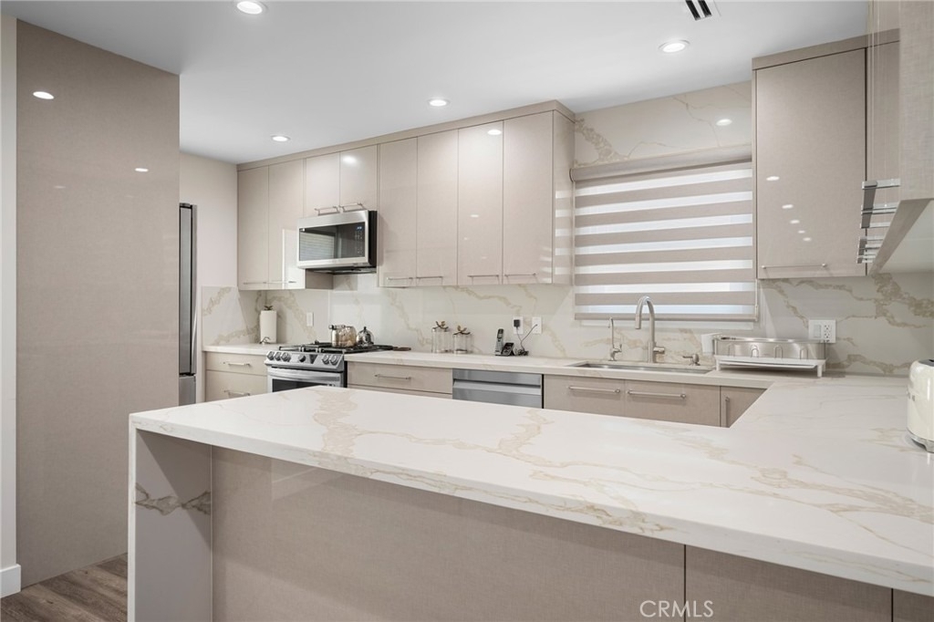 1365 Winchester Avenue - Photo 11