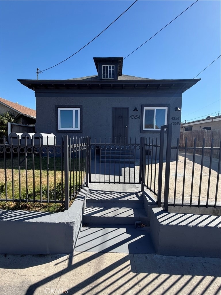 4354 Compton - Photo 3