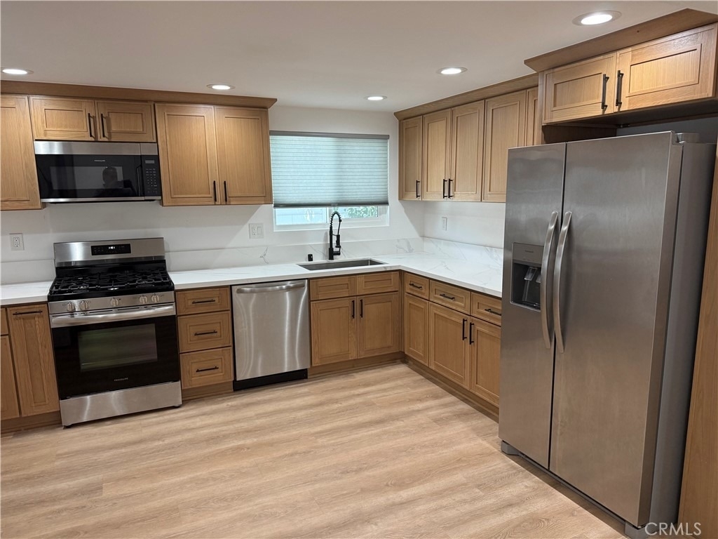 1395 A 3rd - Photo 2