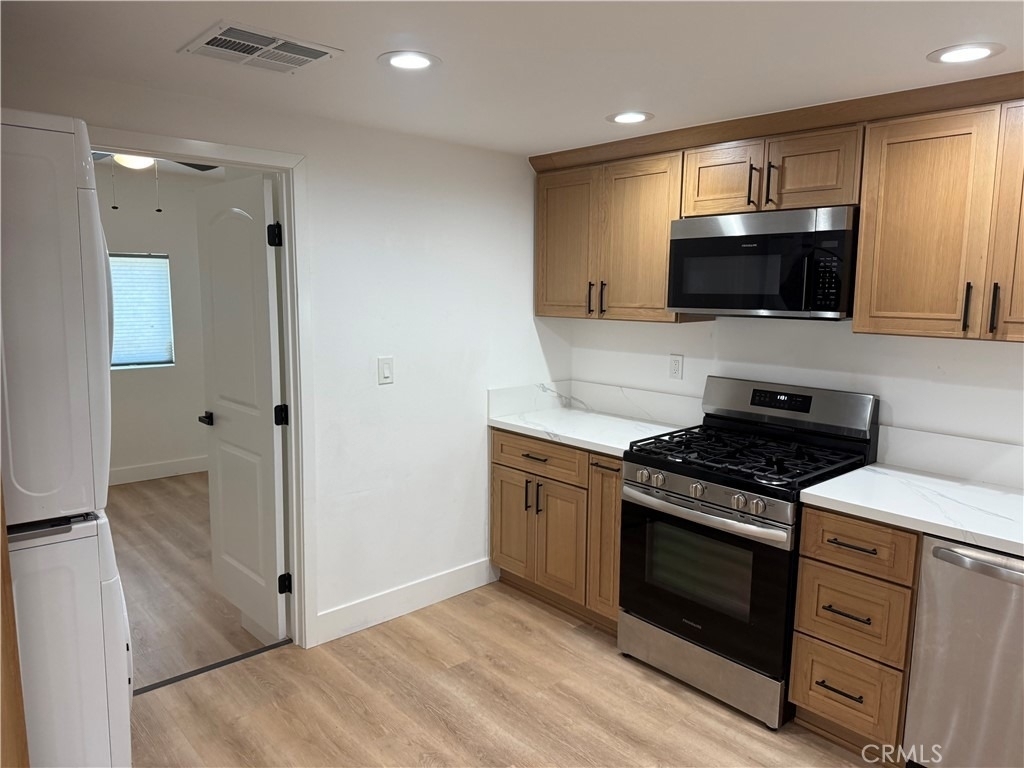 1395 A 3rd - Photo 3
