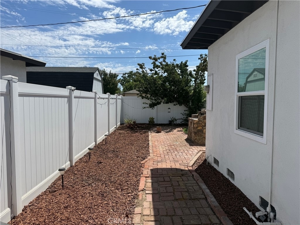 1395 A 3rd - Photo 19